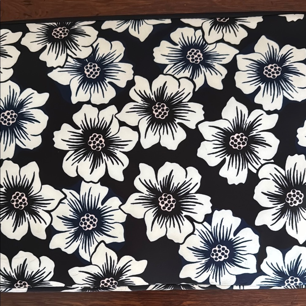 Kate Spade Black and White Floral Laptop Sleeve - Picture 12 of 16